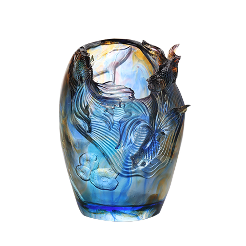 Glasvase: Luxuriöses und raffiniertes Wohnzimmer, Blumenarrangement, Kristallglas, kunstvoll konservierter Blumenhalter, Esstisch für zu Hause, dekoratives Ornament „Hinzufügen von Blumen zu Brokat“