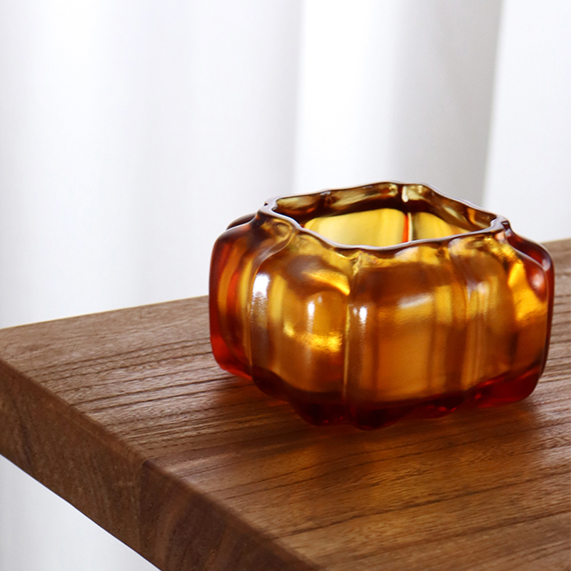 Wassertopf in Kürbisform aus violettem Kristallglas