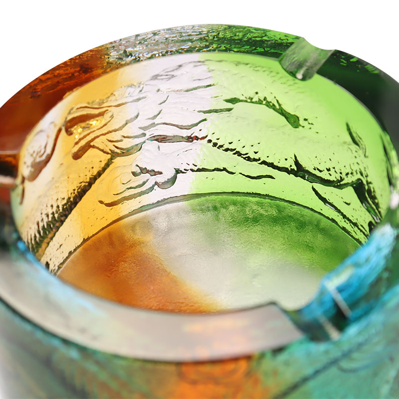 Aschenbecher aus Glas mit Drache-aus-dem-Meer-Muster