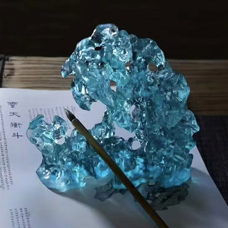 Felsförmige blaue Glasornamente