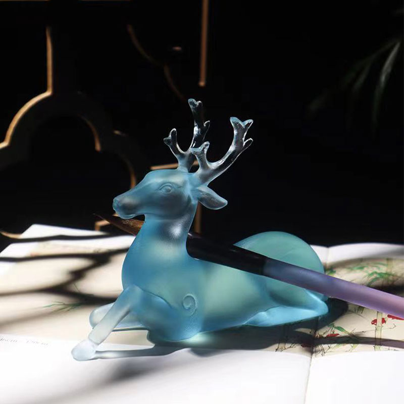 Blauer Bürstenhalter aus Glas in Hirschform