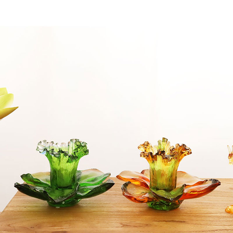 Blütenblattförmiger Kerzenhalter aus Glas