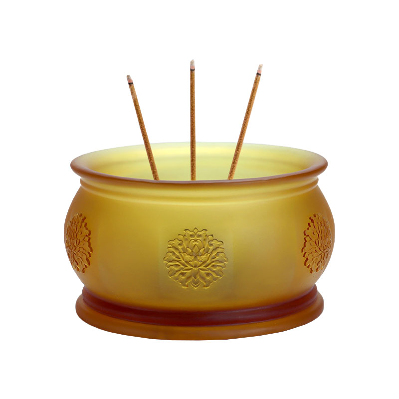 Set mit Opfergaben aus goldenem Glas für den buddhistischen Altar der Serie „Bao Xiang Hua“.