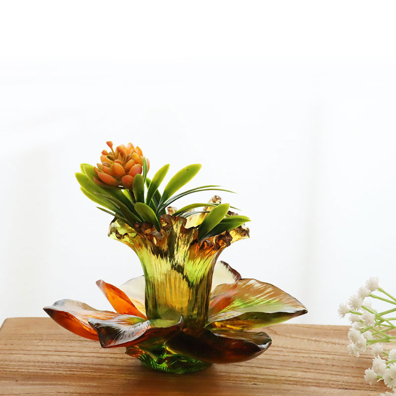 Blütenblattförmiger Kerzenhalter aus Glas