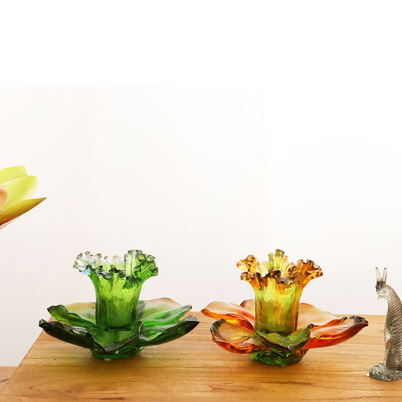 Blütenblattförmiger Kerzenhalter aus Glas