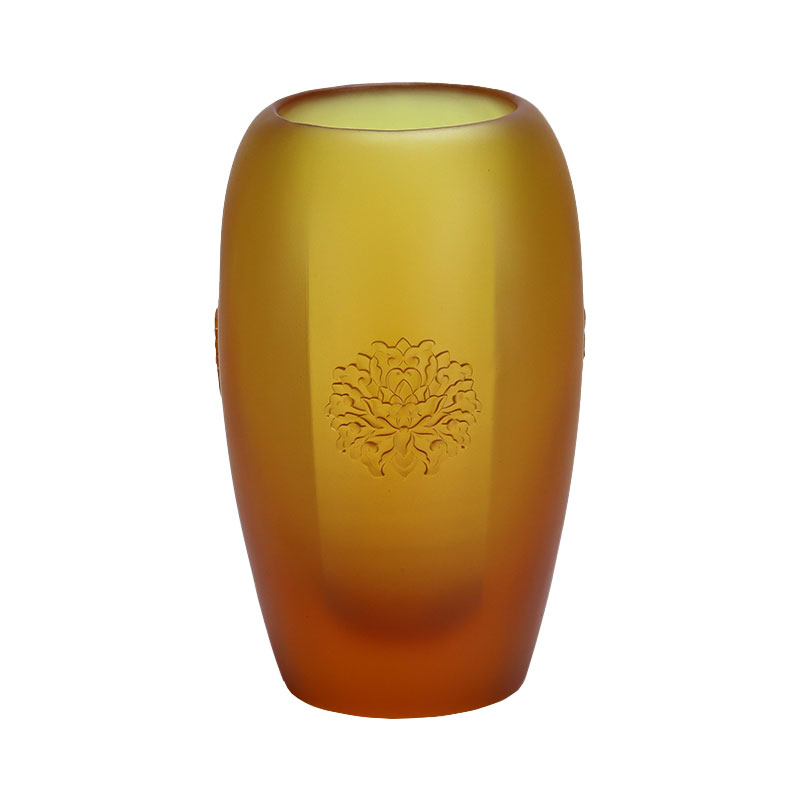 Set mit Opfergaben aus goldenem Glas für den buddhistischen Altar der Serie „Bao Xiang Hua“.