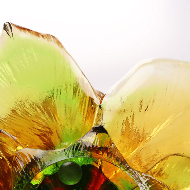 Blütenblattförmiger Kerzenhalter aus Glas