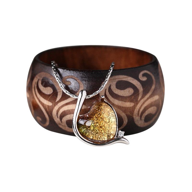 Elegantes silberfarbenes Armband mit eingelegtem Glasanhänger