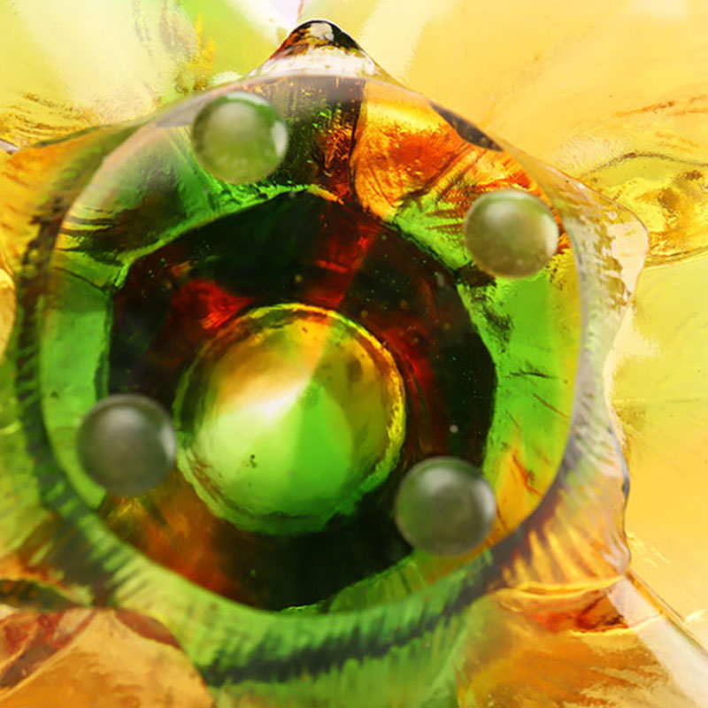 Blütenblattförmiger Kerzenhalter aus Glas