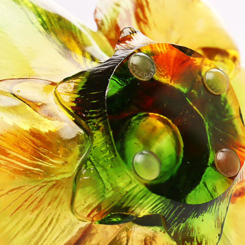 Blütenblattförmiger Kerzenhalter aus Glas