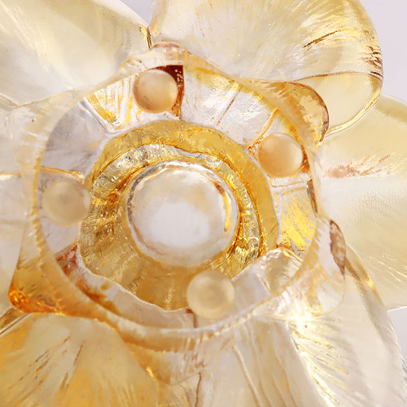 Blütenblattförmiger Kerzenhalter aus Glas