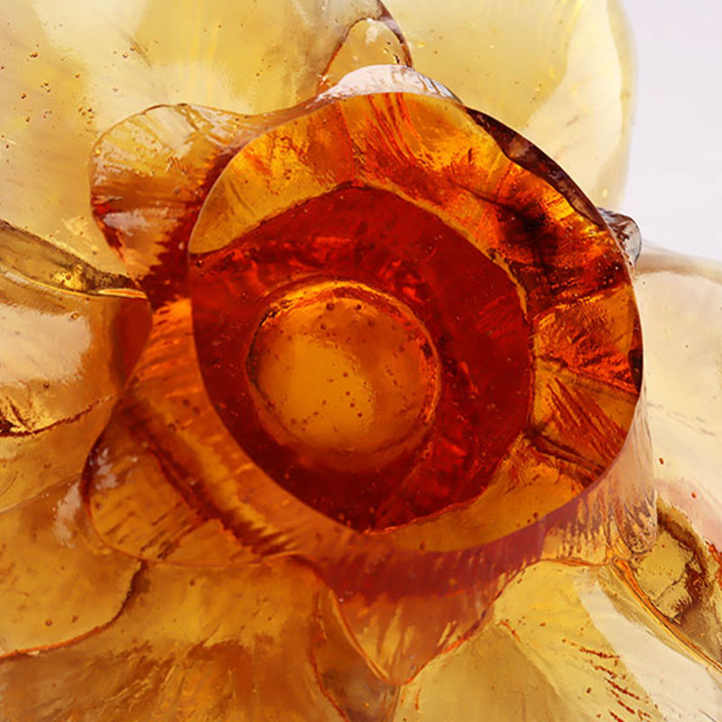 Blütenblattförmiger Kerzenhalter aus Glas