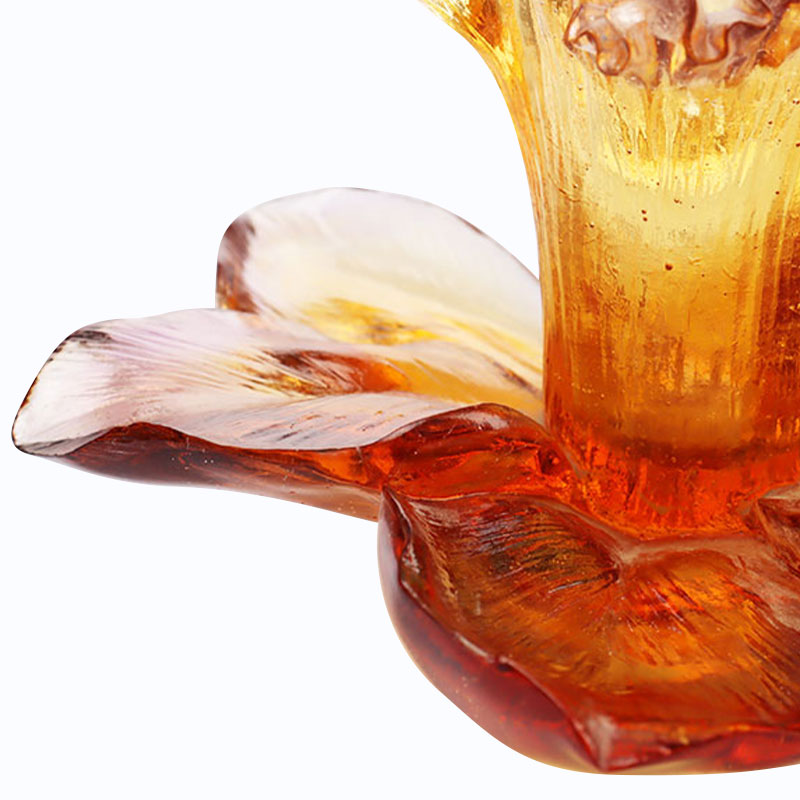 Blütenblattförmiger Kerzenhalter aus Glas