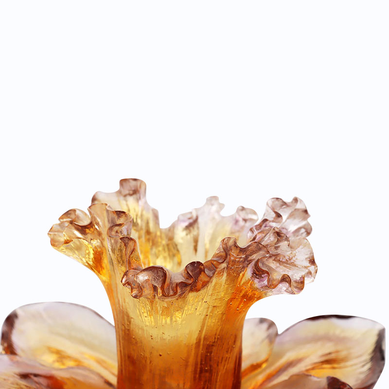 Blütenblattförmiger Kerzenhalter aus Glas