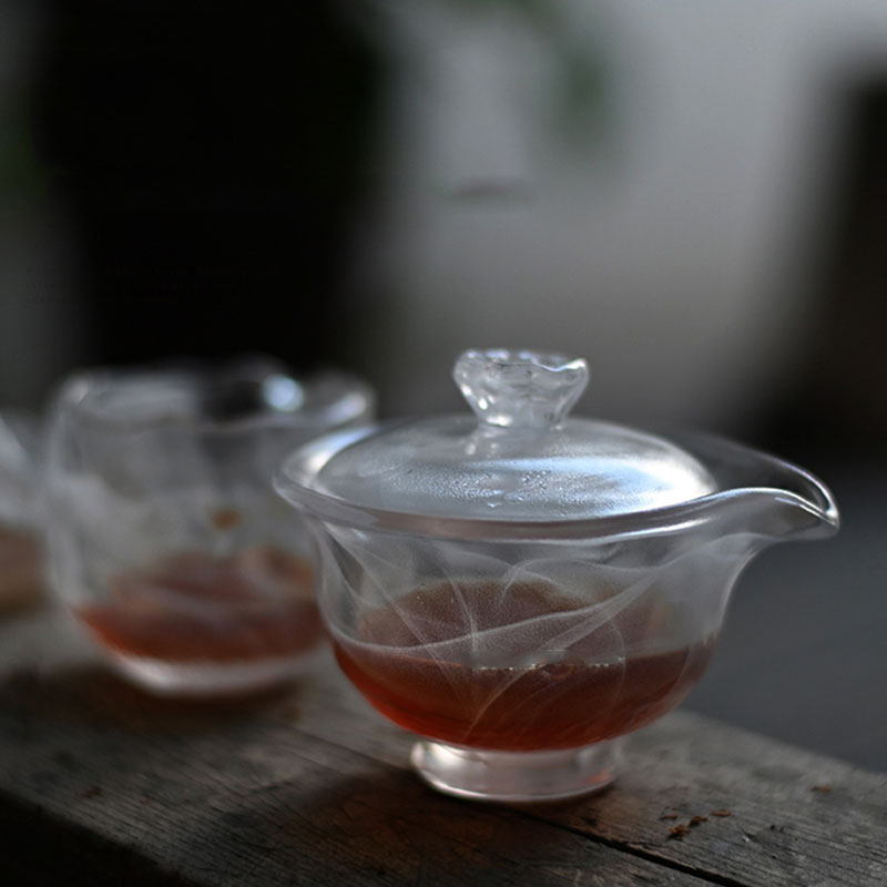 Teeservice aus transparentem Glas mit Teekanne und Teetasse