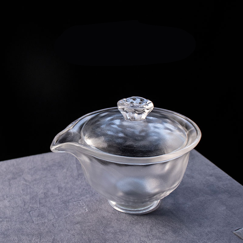 Teeservice aus transparentem Glas mit Teekanne und Teetasse