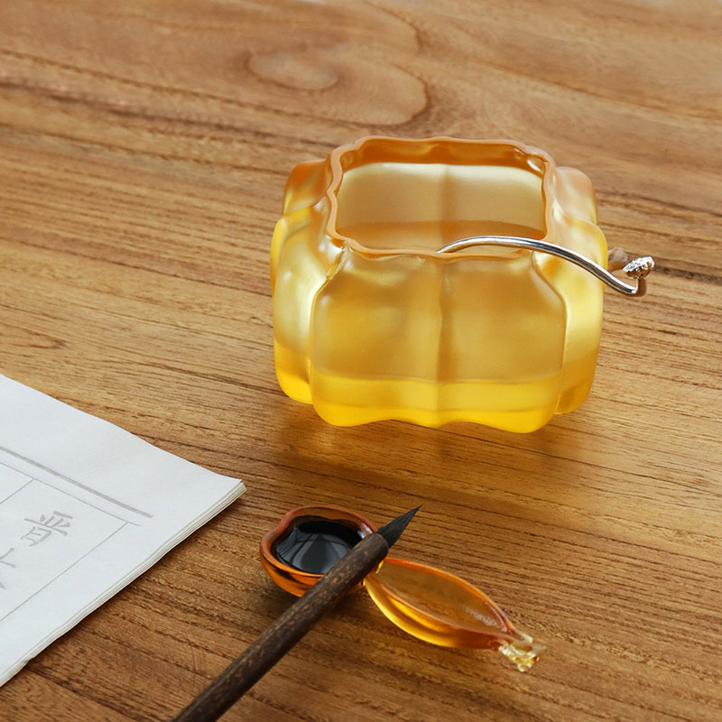 Wassertopf in Kürbisform aus violettem Kristallglas