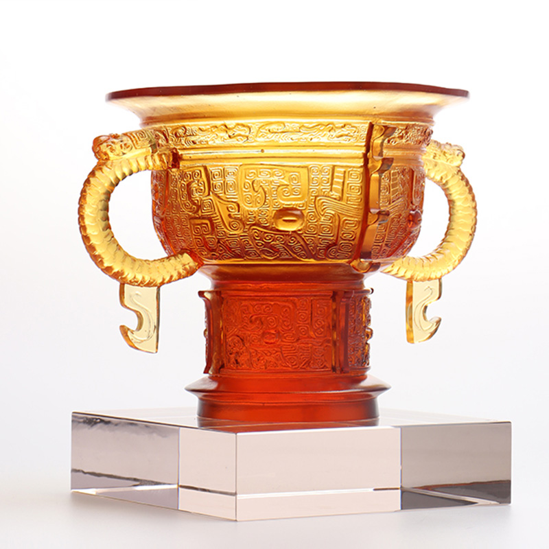 Chinesischer Dreibeinstativ mit Drachenohrengriff und Dornenmuster