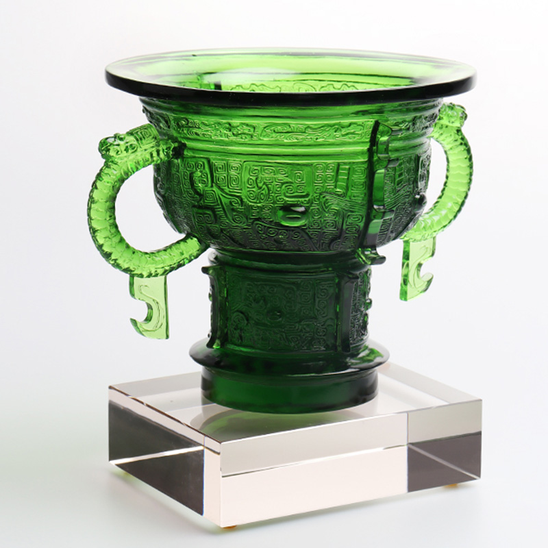 Chinesischer Dreibeinstativ mit Drachenohrengriff und Dornenmuster