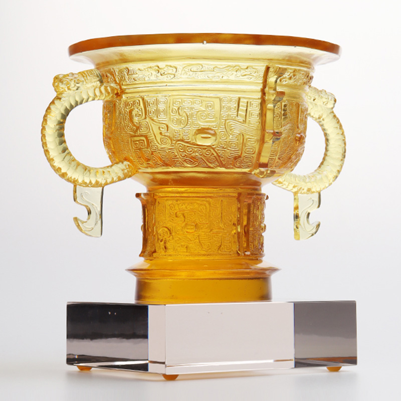 Chinesischer Dreibeinstativ mit Drachenohrengriff und Dornenmuster